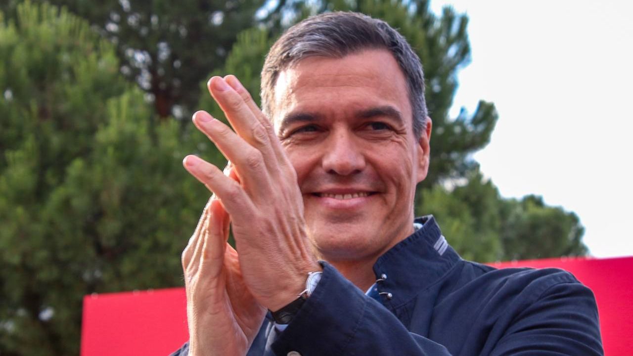 Pedro Sánchez sonríe ante los asistentes al acto de cierre de campaña (Foto: Claudia Díaz)