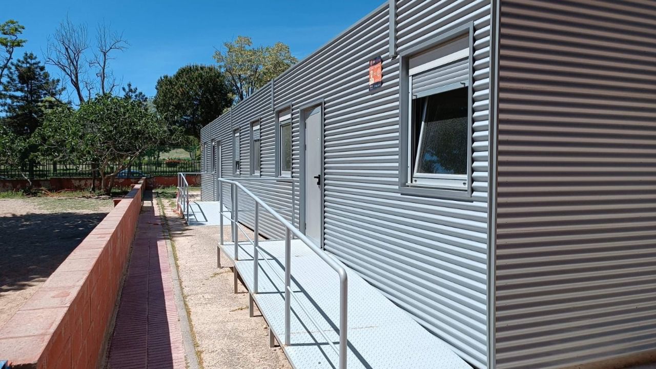 Barracones del CEIP Julio Cortázar. (Foto: AMPA del centro).