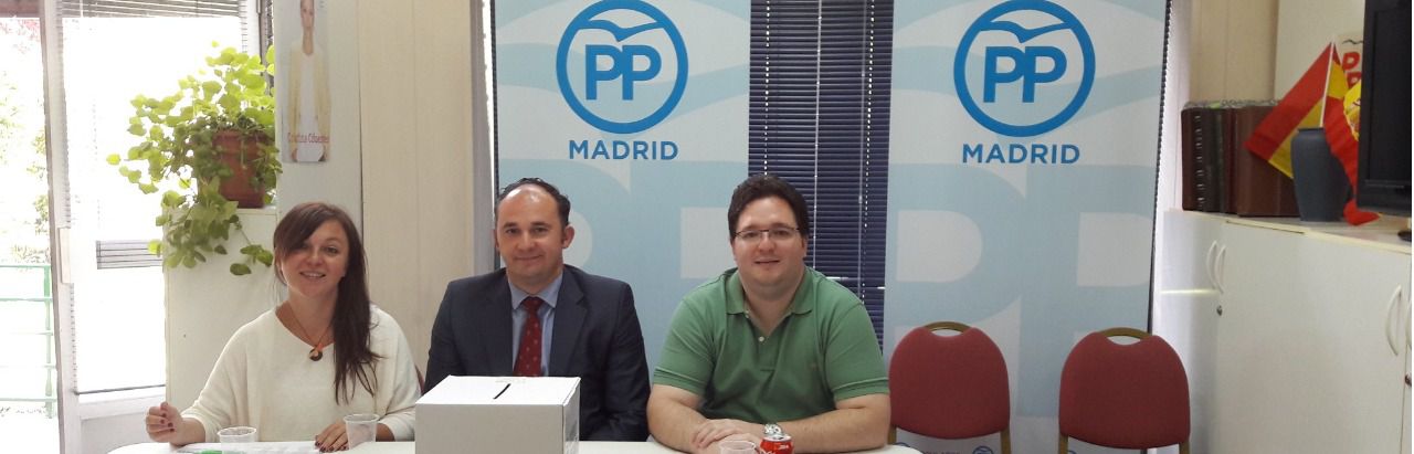 Ignacio Pezuela (en el centro). Foto: PP Moratalaz