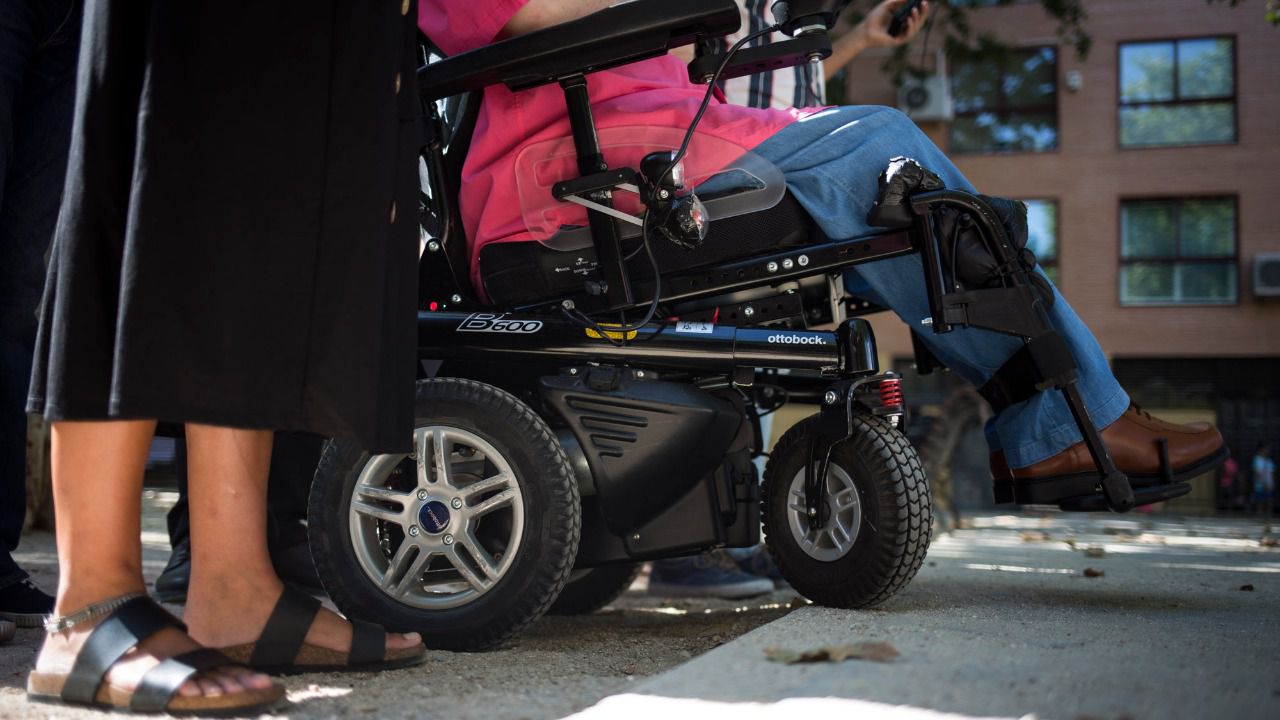 Acompañamiento a personas con discapacidad (Foto: Javier Bernardo)