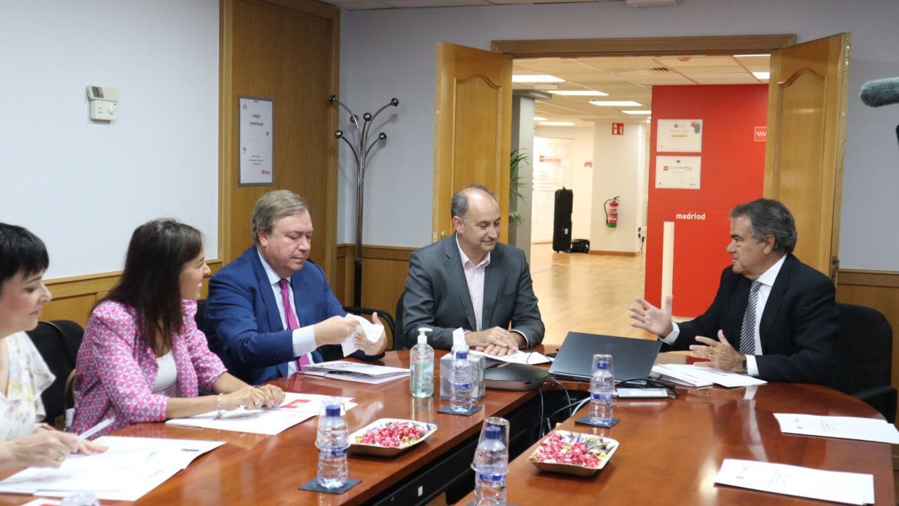 Reunión entre representantes de la Comunidad y de la Fundación madri+d (Foto: Road Experience)