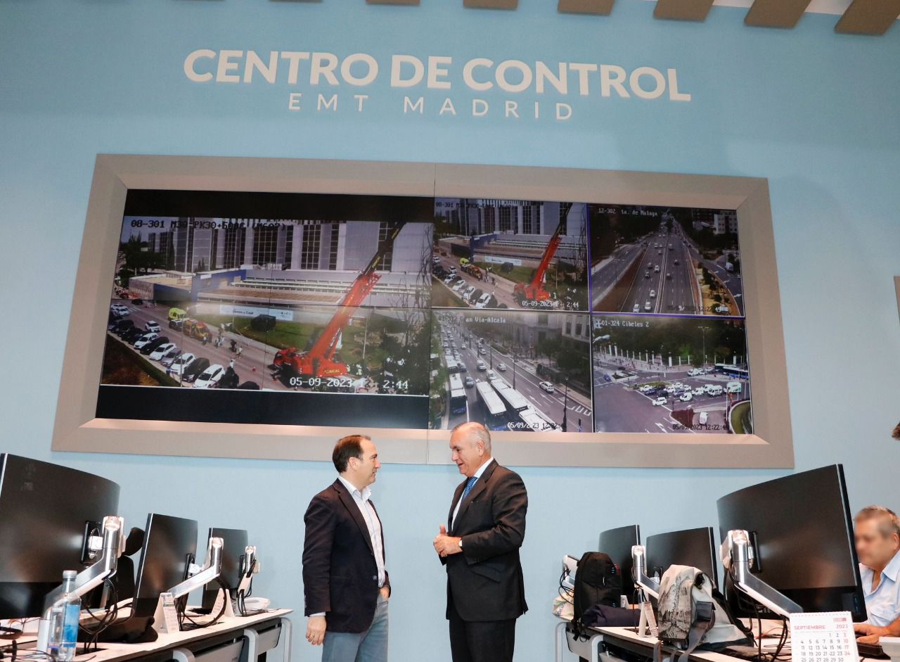 Borja Carabante visita el centro de Control de la EMT. Foto: Ayuntamiento de Madrid