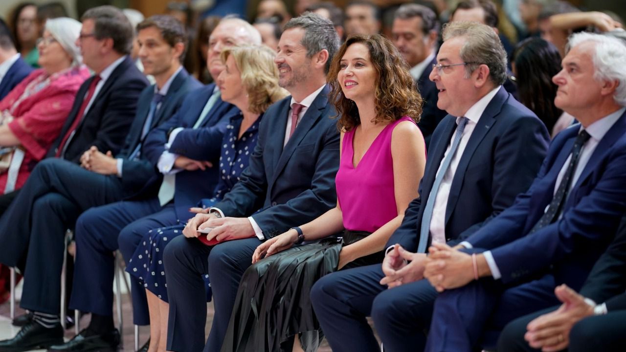 Ayuso acompañada de las autoridades turísticas de la región (Foto: Comunidad de Madrid)