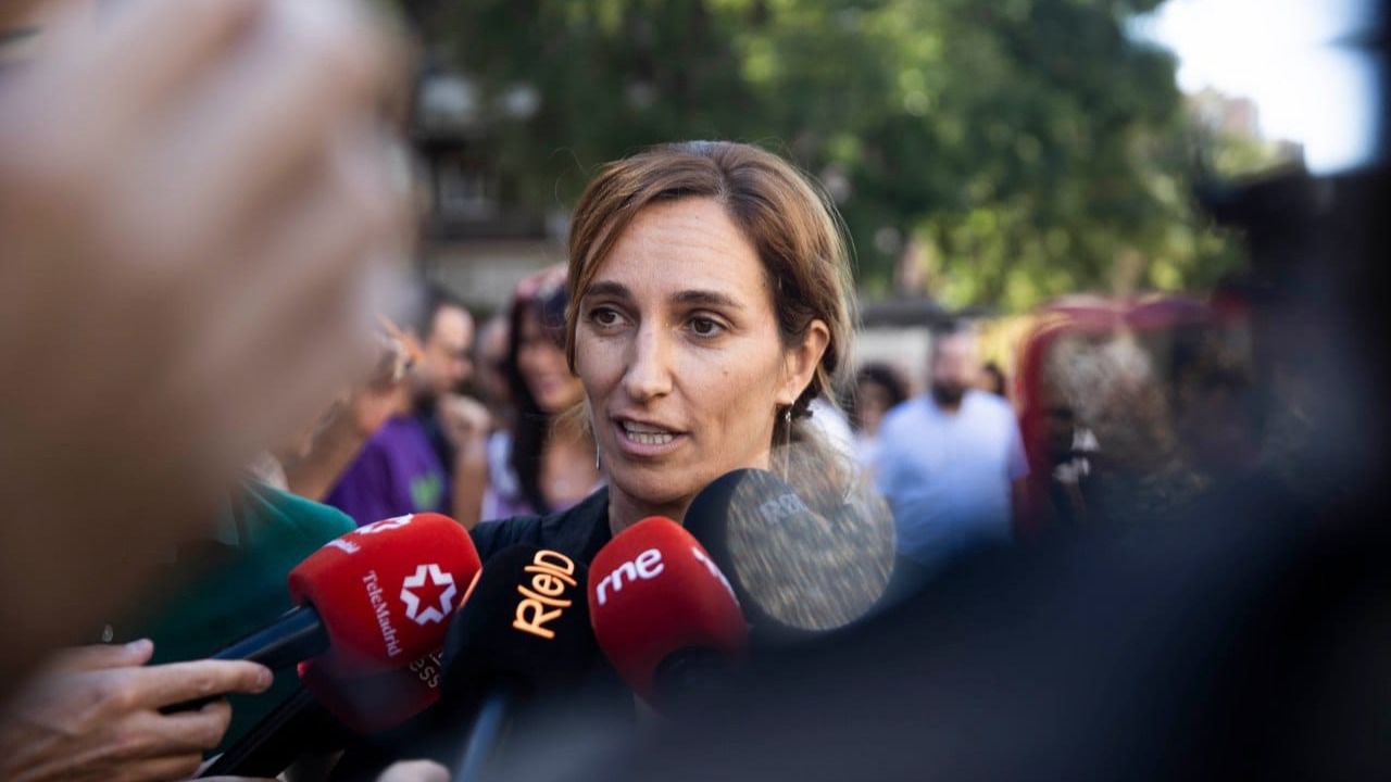 Mónica García atiende a los medios tras la manifestación (Foto: Más Madrid)