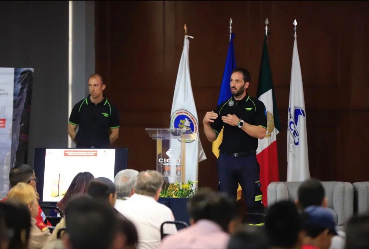 Sergio Tubío impartiendo una formación en Méjico
