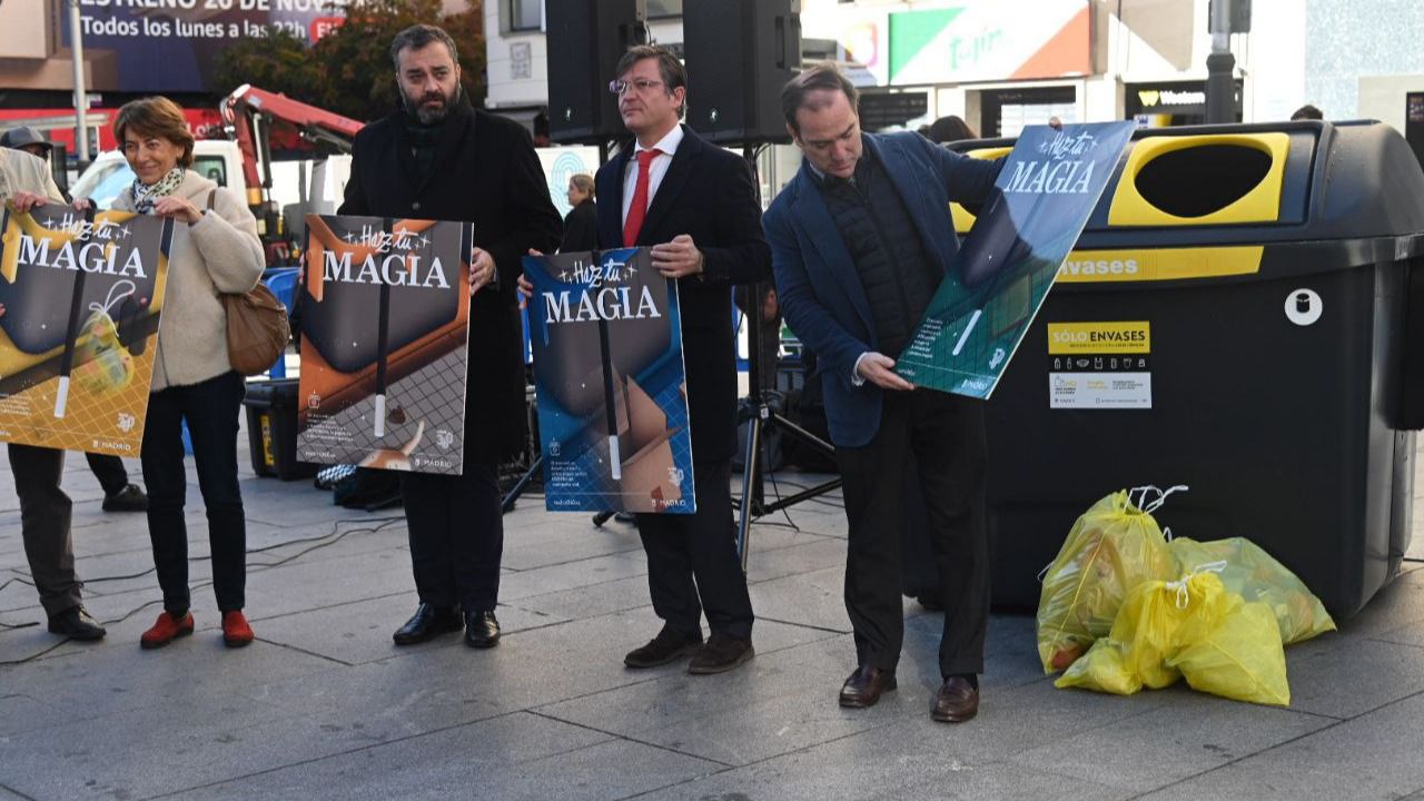 Carabante presenta la campaña 'Haz tu magia' para concienciar sobre la limpieza viaria. Foto: Chema Barroso