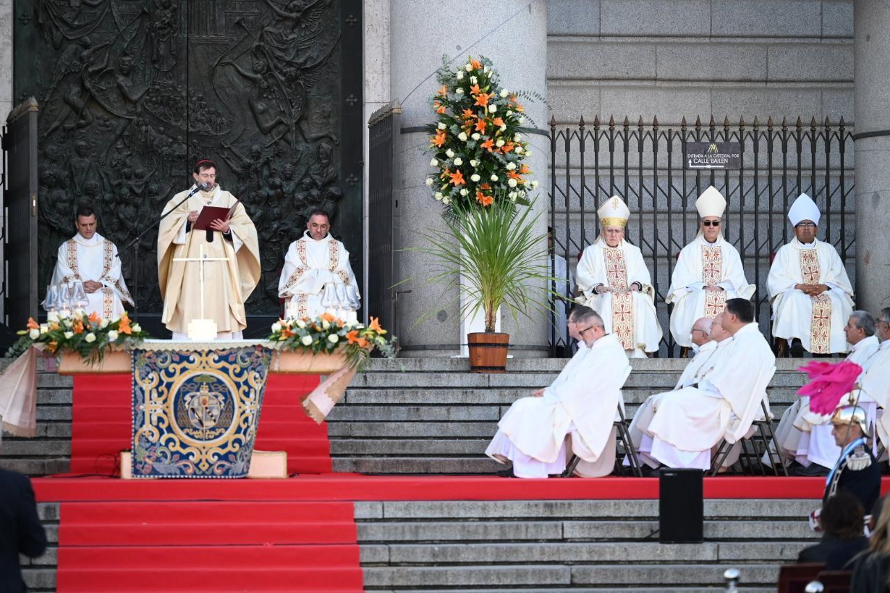 El Arzobispo de Madrid, José Cobo, durante la homilía (Foto: Chema Barroso)