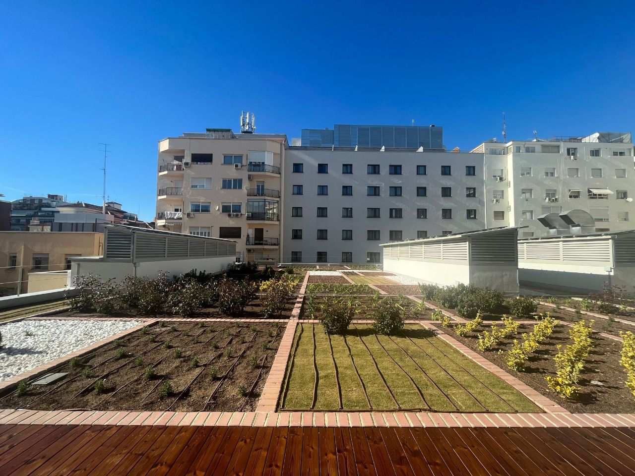 Cubierta ajardinada del supermercado de Príncipe de Vergara