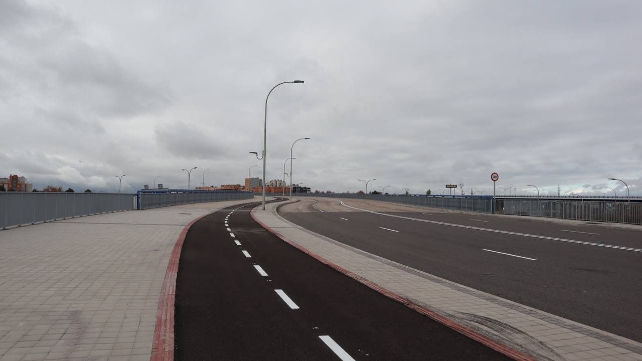 Uno de los puentes que se han abierto hoy sobre la A-3. Foto: Road Experience