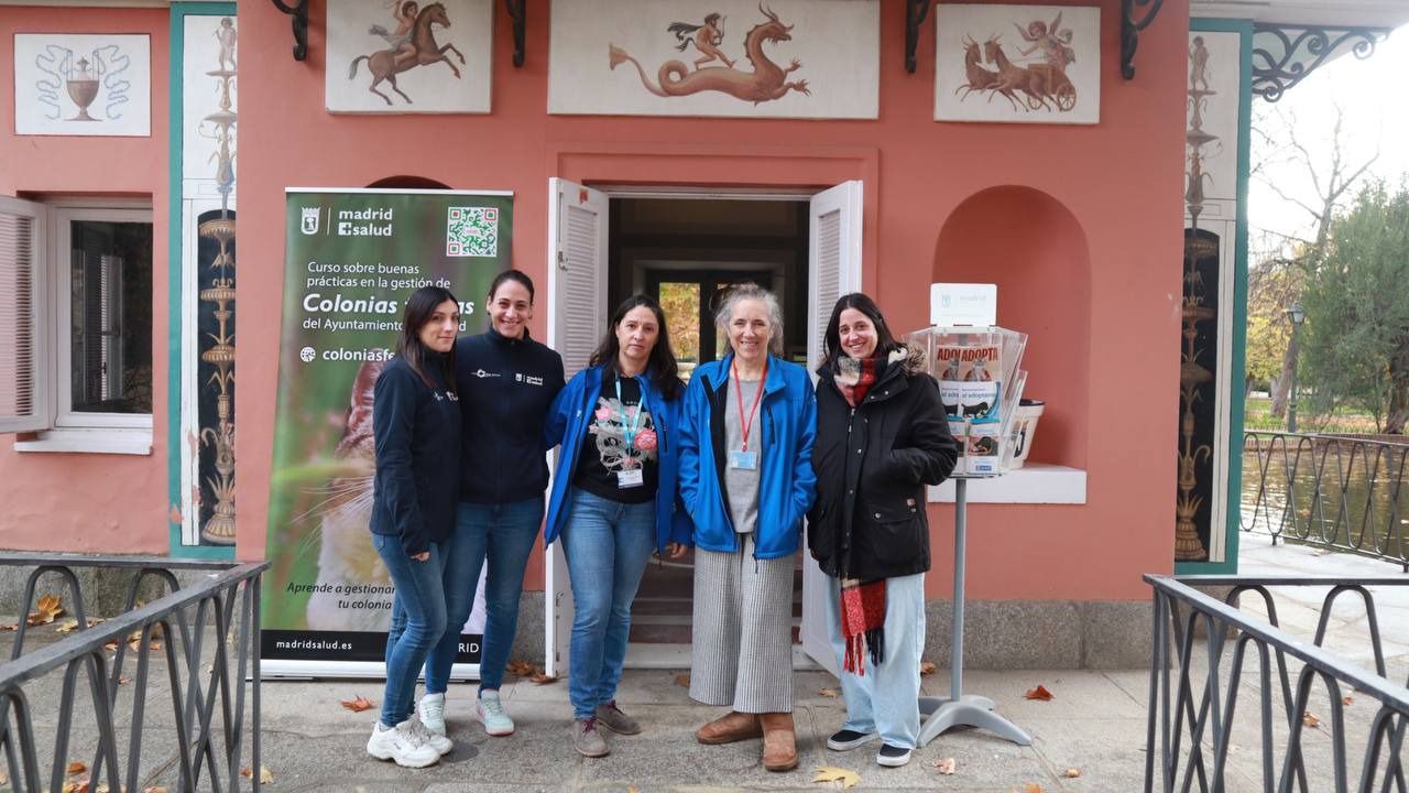 Equipo de profesionales de Madrid Salud en la Casita del Pescador. Foto: Road Experience