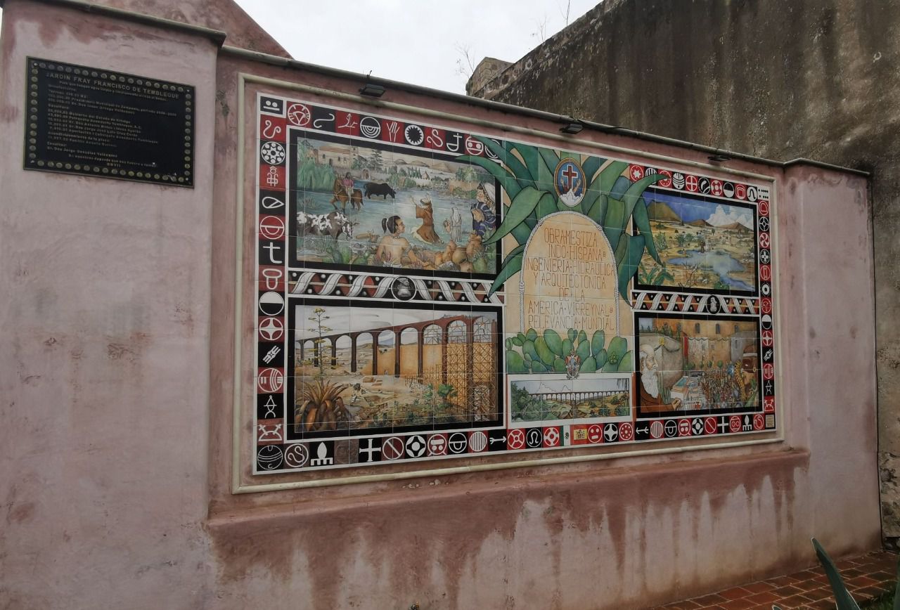 Azulejería recordando la epopeya de la construcción del Acueducto