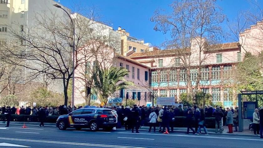 Uno de los edificios que ocupa el colegio Brewster)(Foto: AV El Organillo de Chamberí)