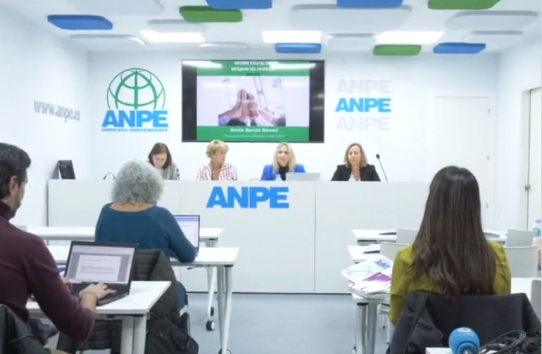 Presentación del informe del Defensor del Profesor (Foto: ANPE)