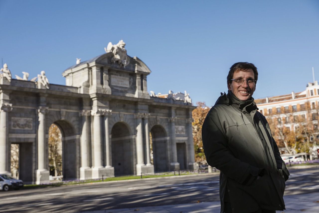 José Luis Martínez-Almeida, en el fin de la restauración de la Puerta de Alcalá (Foto: Ayuntamiento de Madrid)