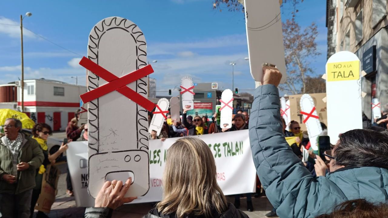 Protesta contra las talas en el Paisaje de la Luz. Foto: Chema Barroso