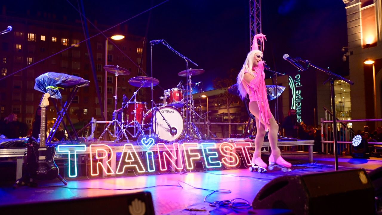 Kelly Roller, presentadora de Trainfest.