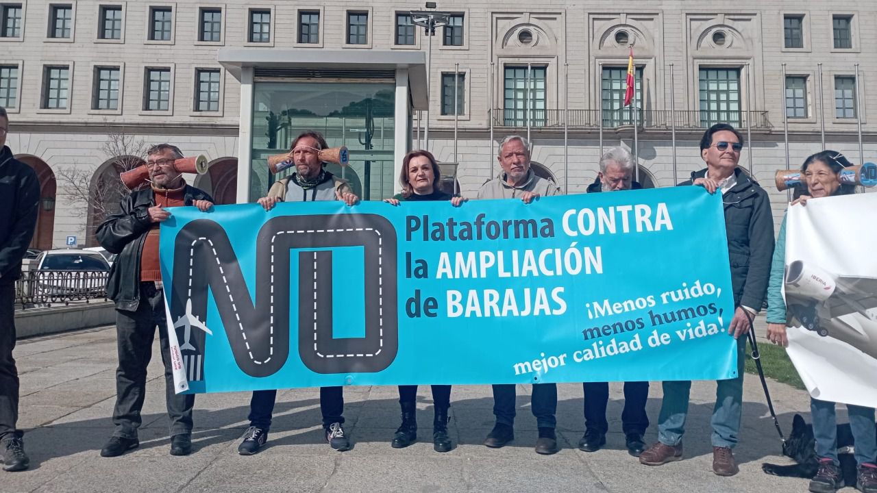 Nueva movilización vecinal contra la ampliación del aeropuerto de Barajas (Foto: Ecologistas en Acción)