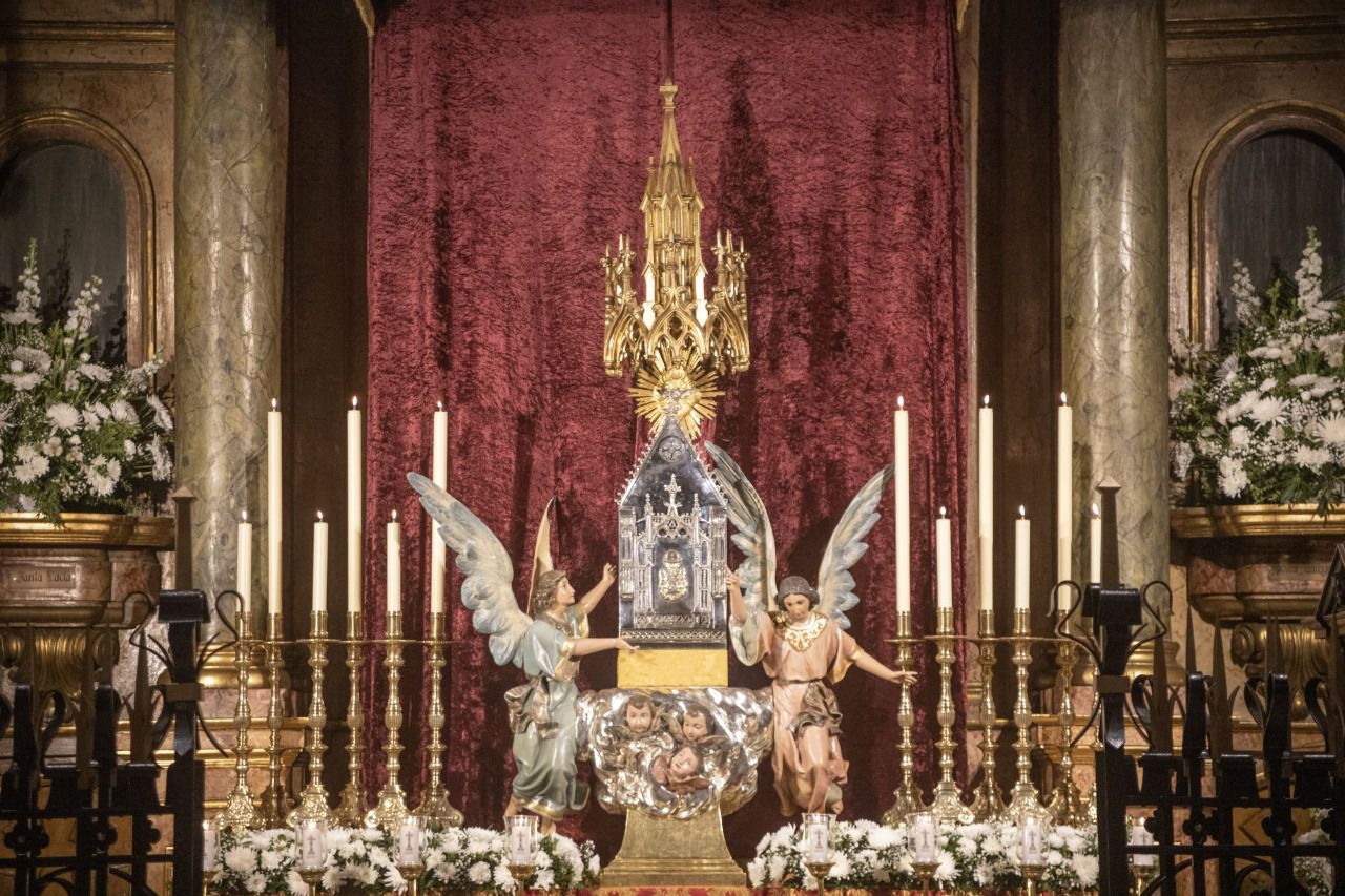 Monumento de Jueves Santo en la parroquia de la Santa Cruz.
