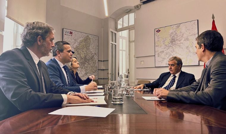 Reunión para la creación de la oficina.