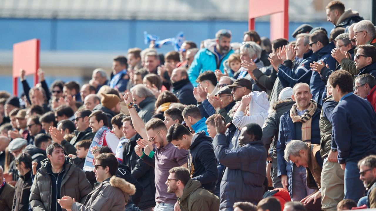 La afición del Rayo Majadahonda celebra un gol (Foto: Rayo Majadahonda)