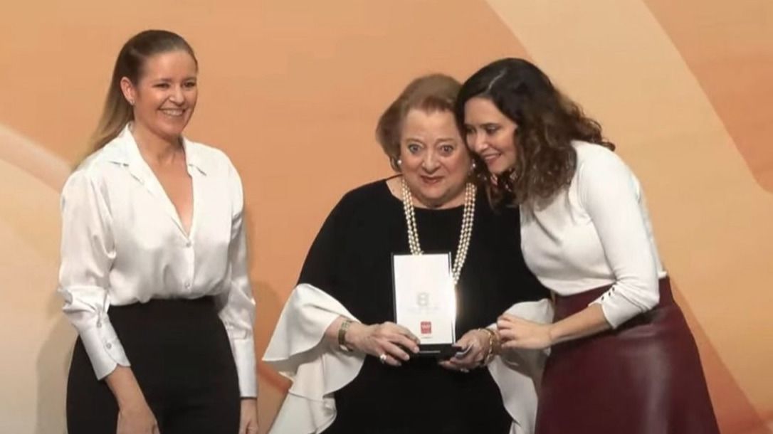 Rosa María Bonet, con el Reconocimiento 8 de marzo