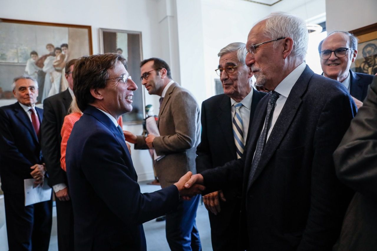 José Luis Martínez-Almeida y Luis Mateo Díez (Foto: Ayuntamiento de Madrid)
