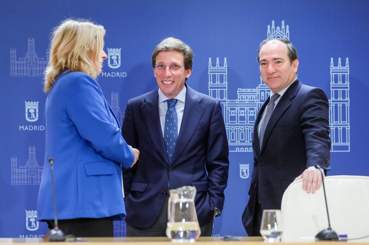 Sanz, Almeida y Carabante. Foto: Ayuntamiento de Madrid