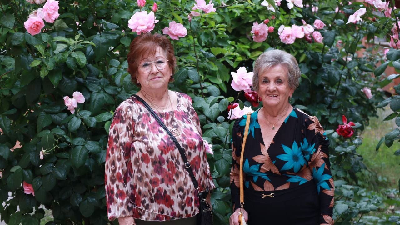 A la izquierda, Loli Bernal; y a la derecha, Rosalba Morán, usuarias que entraron a vivir en los pisos en mayo del 2004.