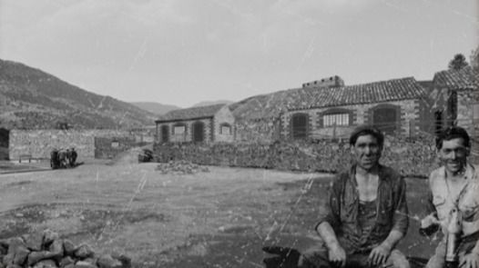 Trabajadores de la antigua mina de magnesita. (Foto: Teatro Antigua Mina).