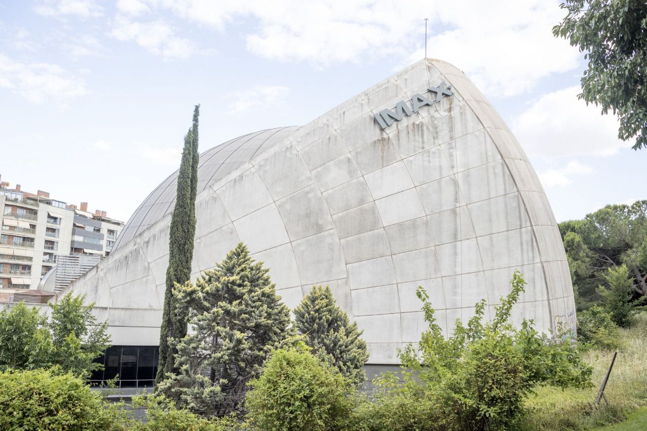 Exterior del edificio IMAX en el parque Tierno Galván (Foto: Antonio Castro)