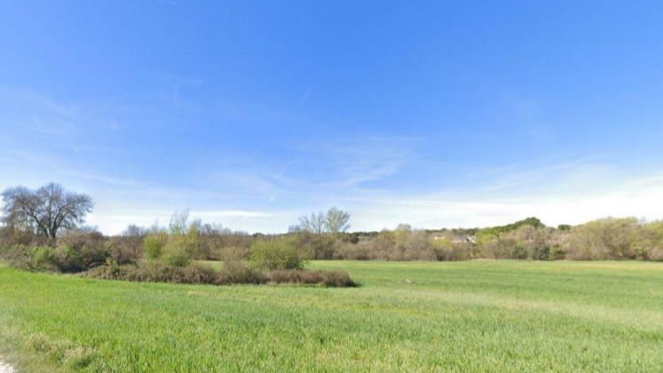 Río Guadalix, al fondo, sobre el que atravesarán diferentes infraestructuras