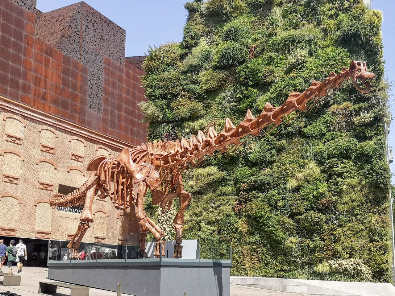 Dinosaurio en el Paseo del Prado (Foto: Antonio Castro)