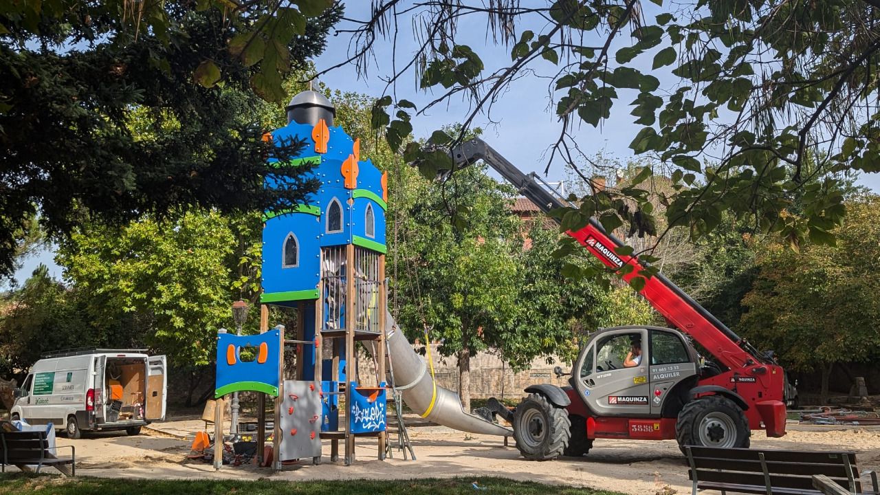 Desmantelamiento del parque infantil (Fotos: @parquesabierto)