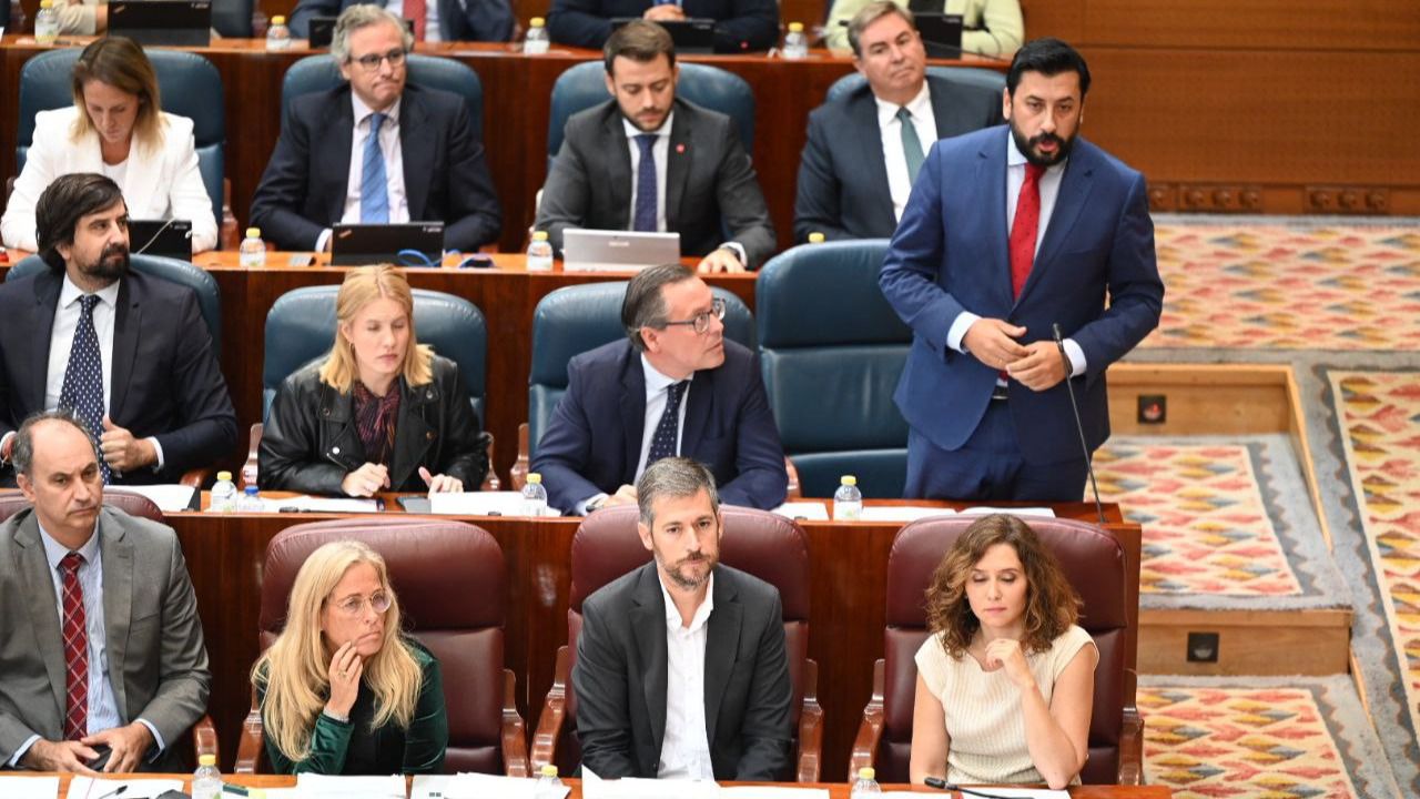 Bancada Popular durante una intervención de Díaz-Pache (Foto: Chema Barroso)