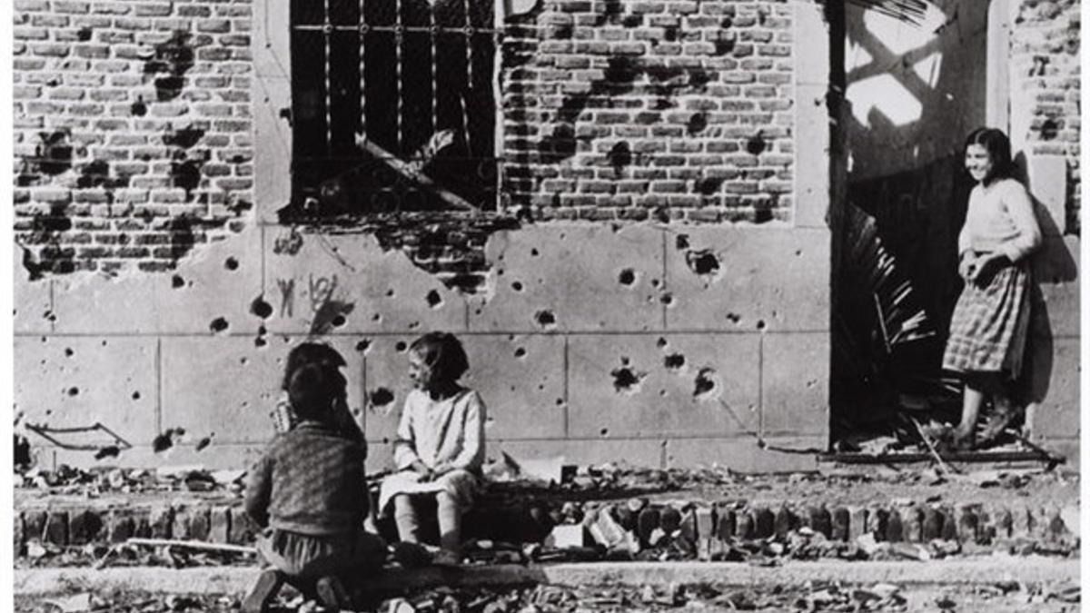 Fachada de Peironcely, 10 (Foto: Robert Capa)