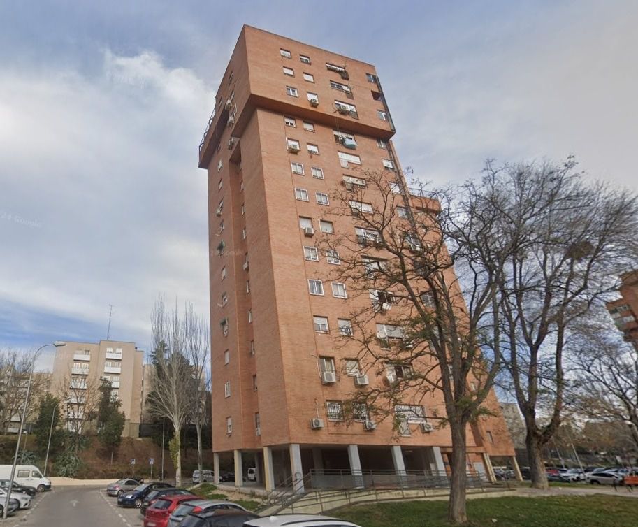 Edificio de la calle Cullera a cuyas puertas murió un toxicómano (Foto: Google Street View)