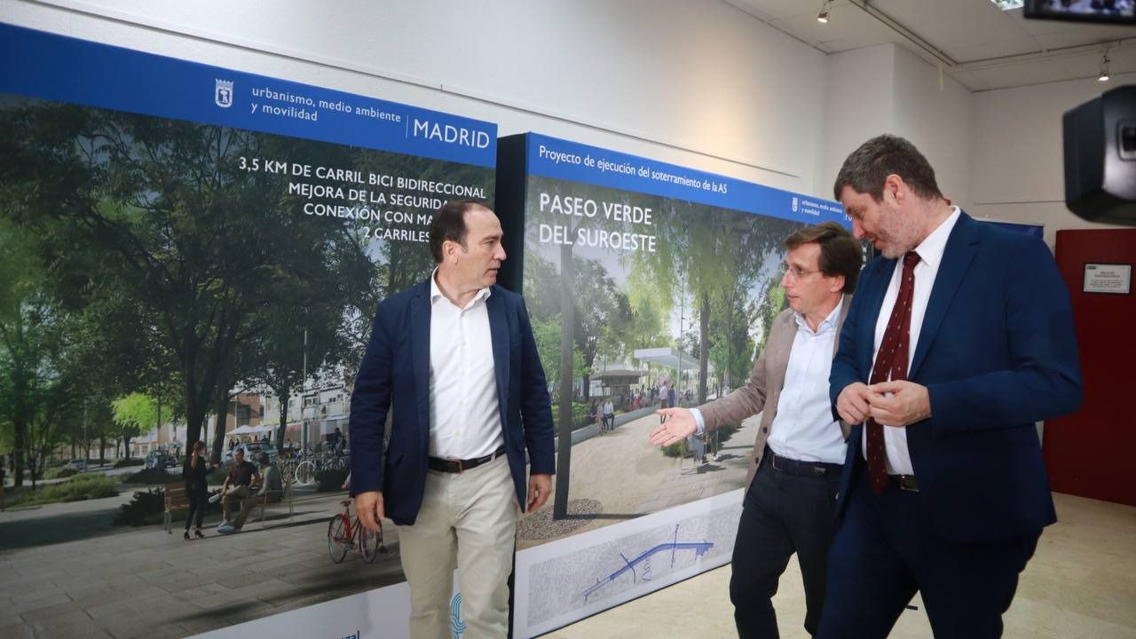 El alcalde, el delegado de Urbanismo y el concejal de Latina (Foto: Mónica González)