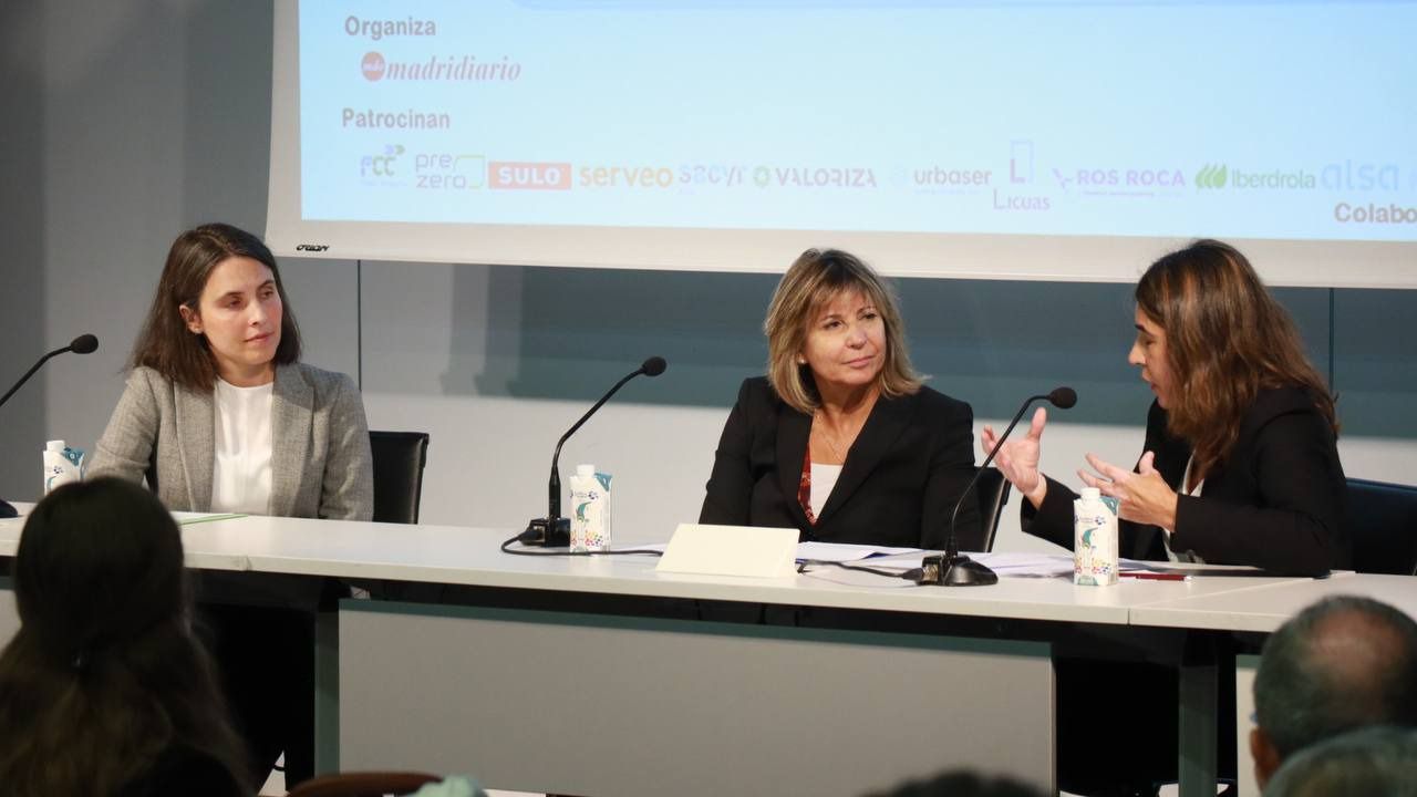 María Martínez, directora Región Centro de i-DE; Carolina Roca, presidenta de Asprima; Esther Nava, directora de Zona Centro UFD
