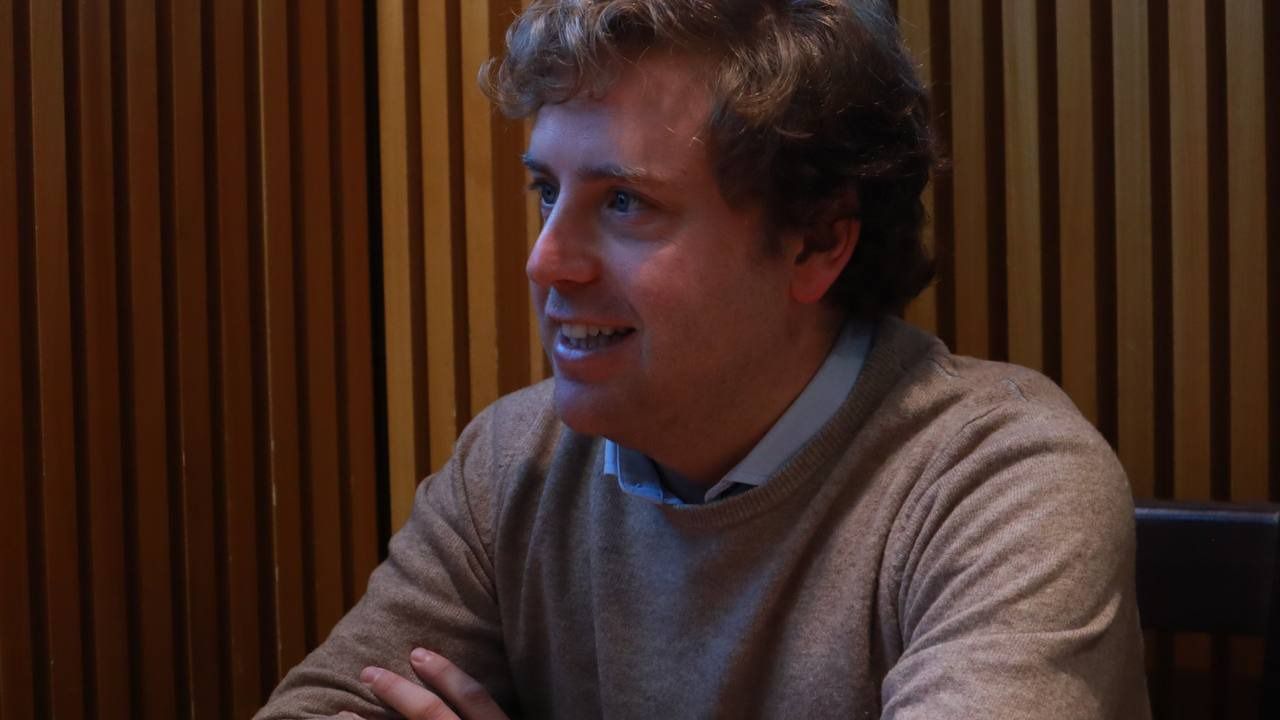 Fernando Caballero, autor de 'Madrid DF', durante su entrevista para Madridiario (Foto: Mónica González - Road Experience)