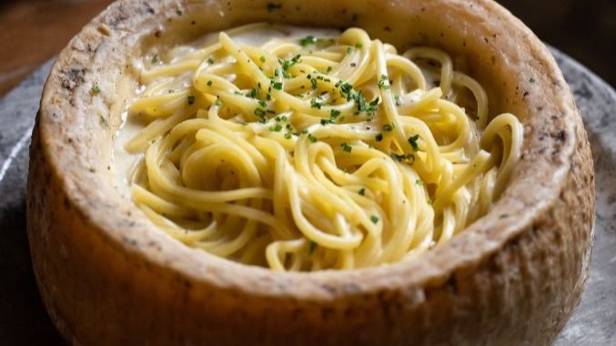 Espagueti en rueda de Pecorino (Foto: IG fellinamadrid)