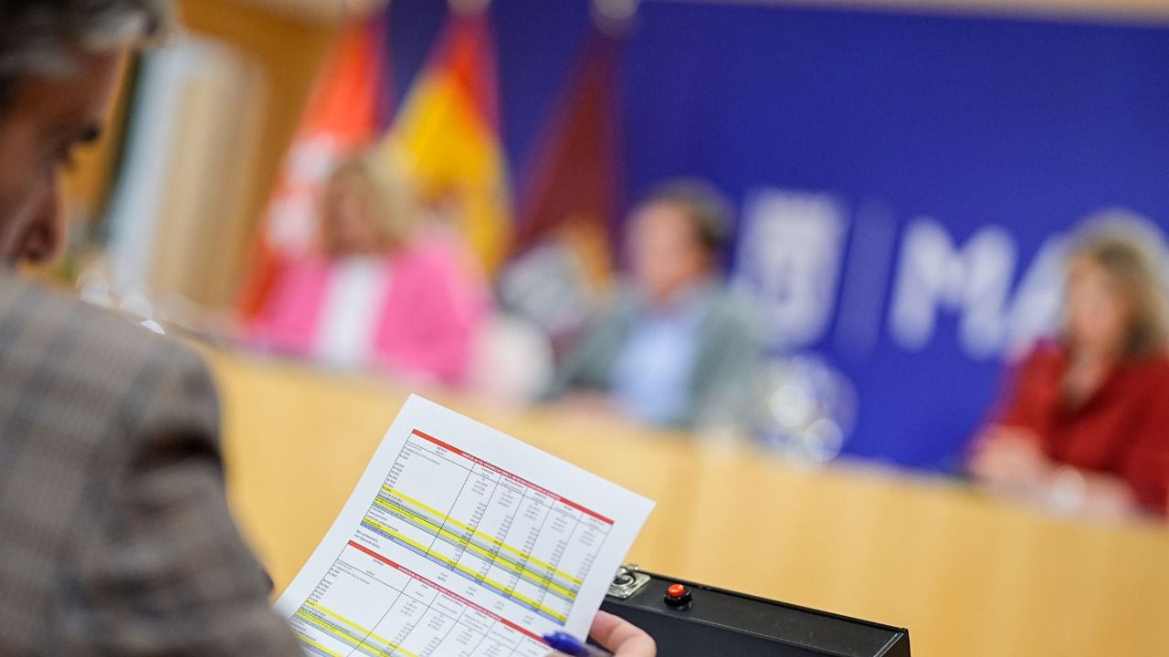 Los técnicos de hacienda han acompañado al regidor en la presentación de las ordenanzas fiscales. Foto: Ayuntamiento de Madrid