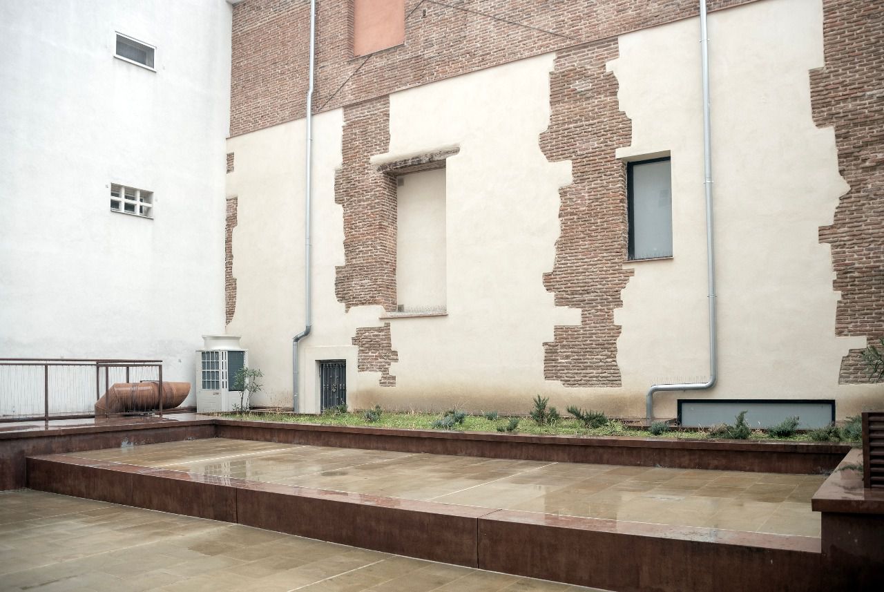 Escenario al aire libre en el patio de la sociedad (Foto: Antonio Castro)