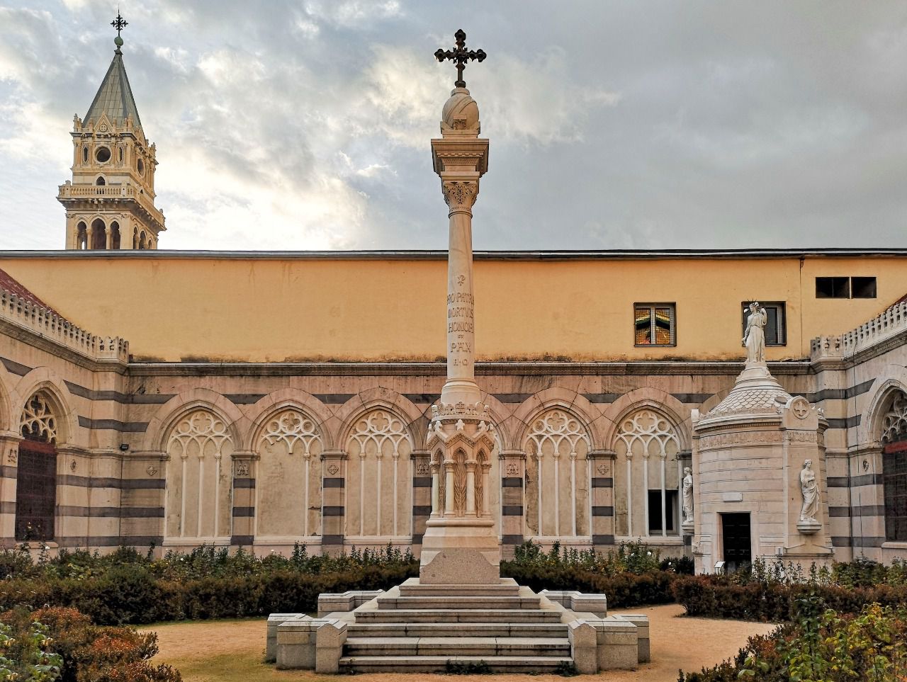 Patio del Panteón de Hombres Ilustres. Foto: Antonio Castro
