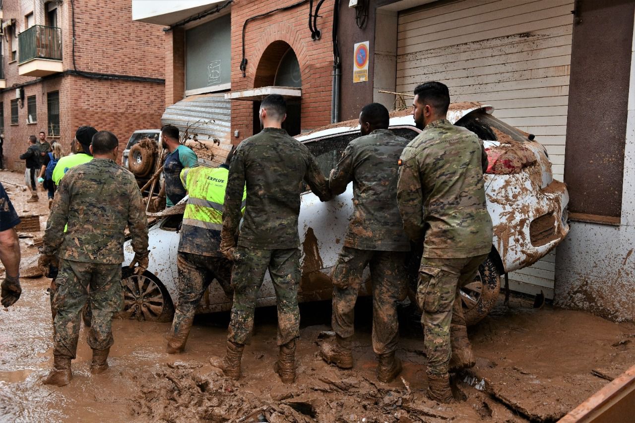 El Ejército de Tierra ayudando en las zonas afectadas por la DANA (Foto: Ejército de Tierra)