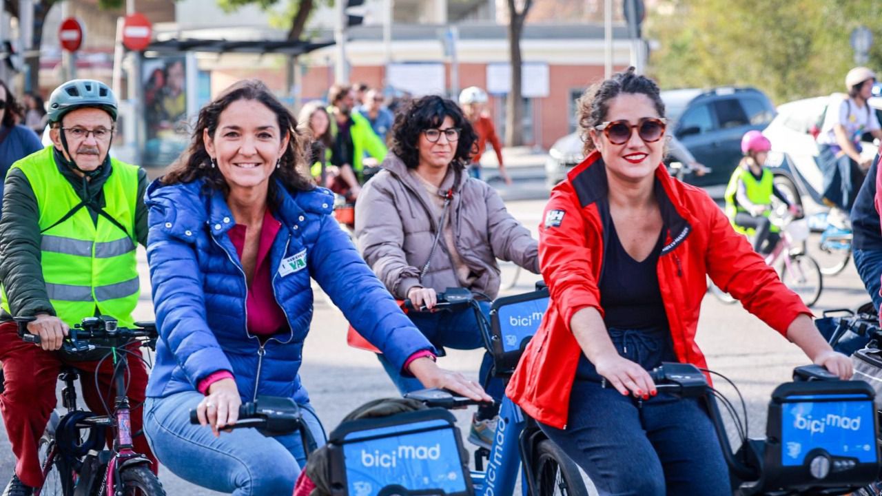 Maroto y la edil socialista Enma López durante una protesta ciclista. Foto: Ayuntamiento de Madrid