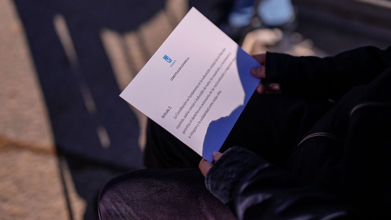 Artículo 2 de la Constitución Español, leído en el acto. Foto: Ayuntamiento de Madrid