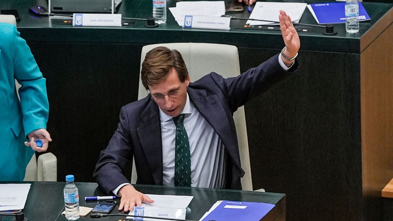 Almeida durante un Pleno. Foto: Ayuntamiento de Madrid