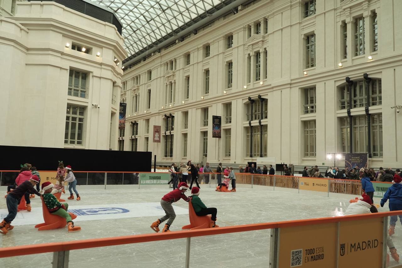 Pista de hielo en el Palacio de Cibeles