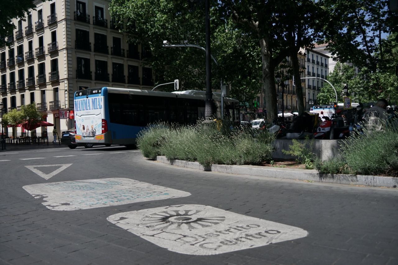 Distintivo de la ZBE de Centro (Foto: Roberto Alcolea)