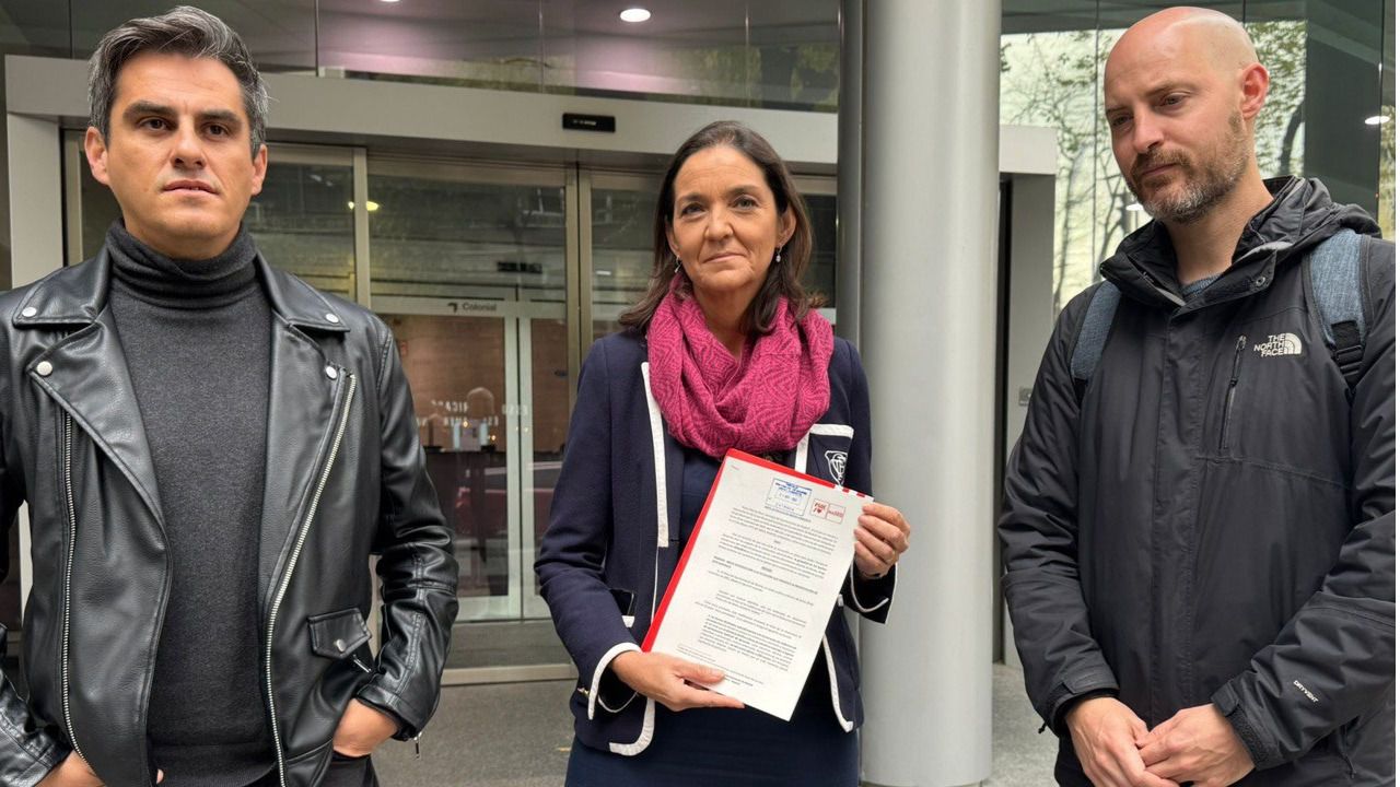 Maroto, junto a los ediles Enrique Rico e Ignacio Benito. Foto: PSOE Ayto de Madrid